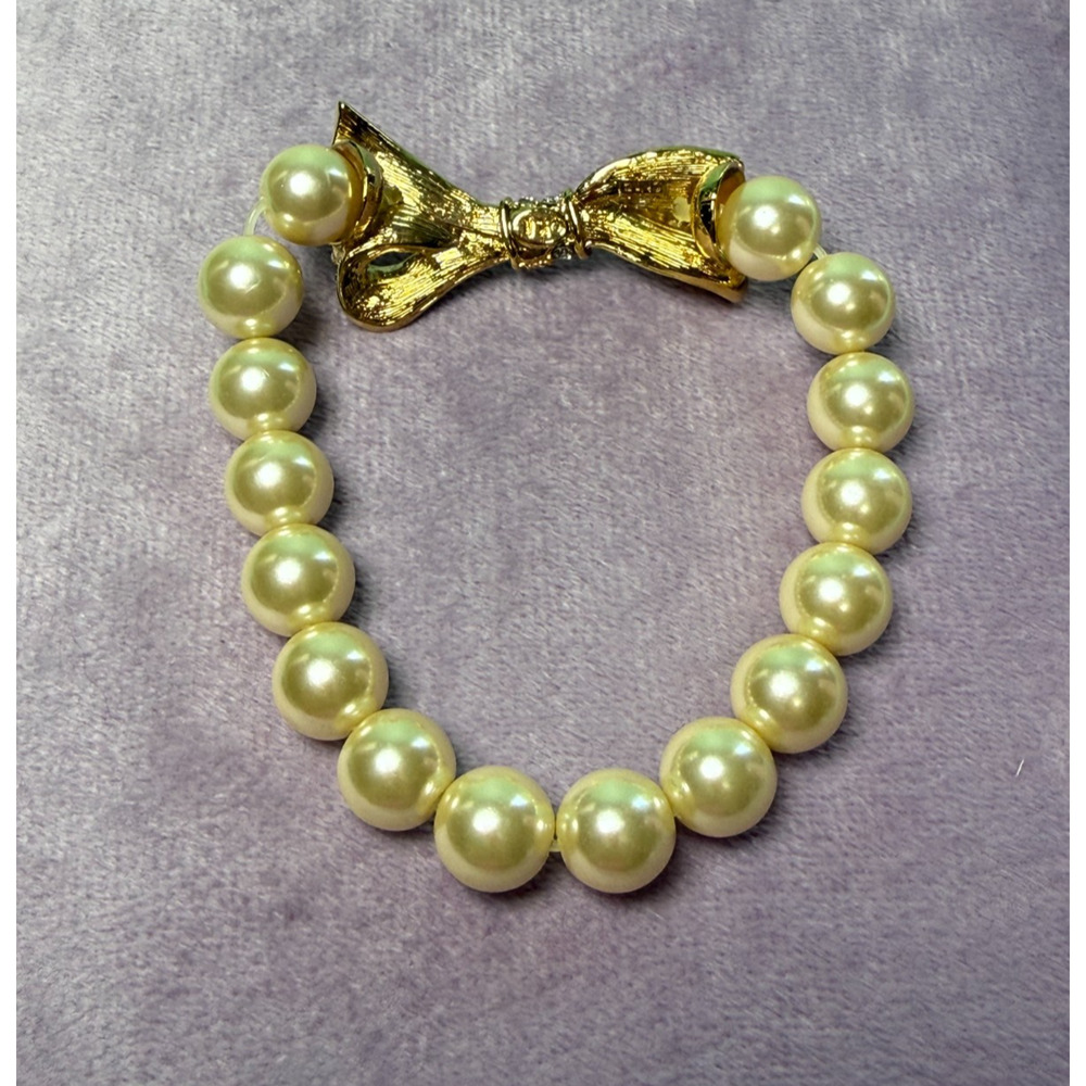 Kenneth Jay Lane KJL Cream Stretch Pearl Bracelet Rhinestones Encrusted Bow Gold - Picture 2 of 4